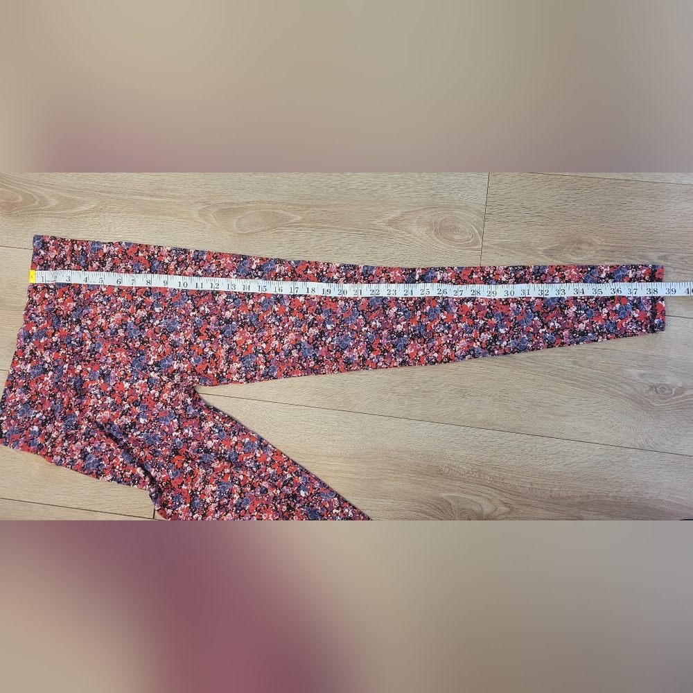Floral Patterned Leggings - Picture 9 of 10